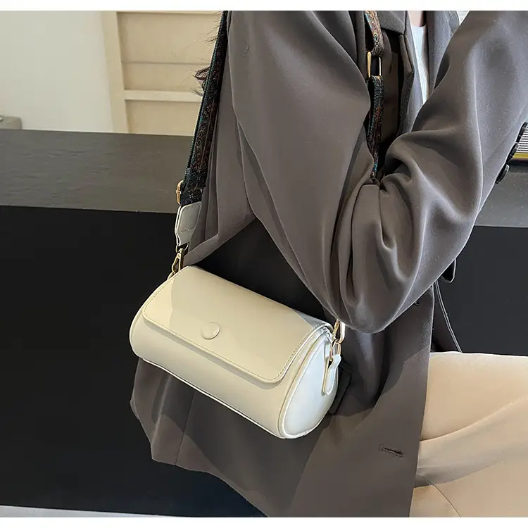 Women Crossbody Bag Brown Leather European American Retro Work 2025 — feature 16