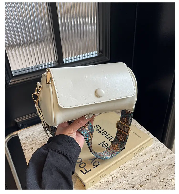 Women Crossbody Bag Brown Leather European American Retro Work 2025 — feature 3
