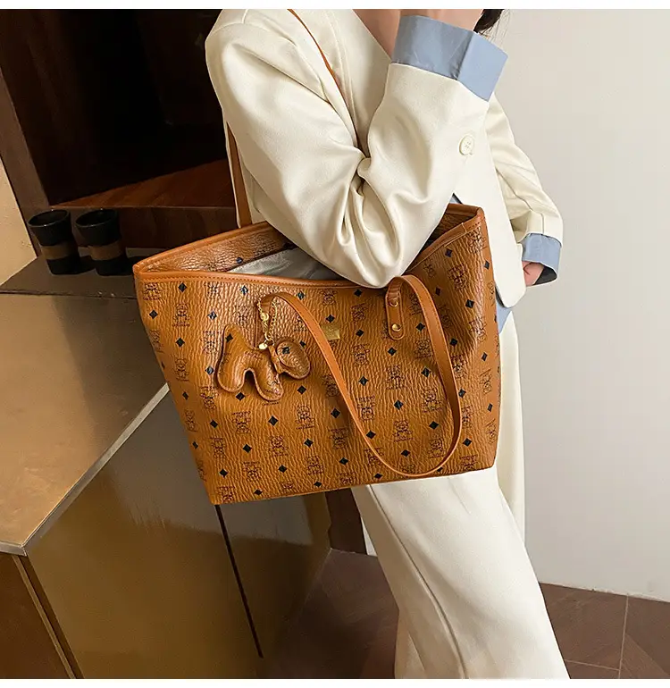 Korean Style Large Capacity Shoulder Bag Tan Leather — feature 21