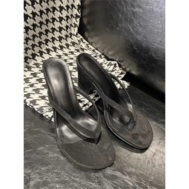 Women's Flip-Flops for Outdoor Wear, 2026 New Summer Model, Red Thong-Toe Sandals with Tapered Chunky Heels, Niche High-End Sandals for Women - Image 6
