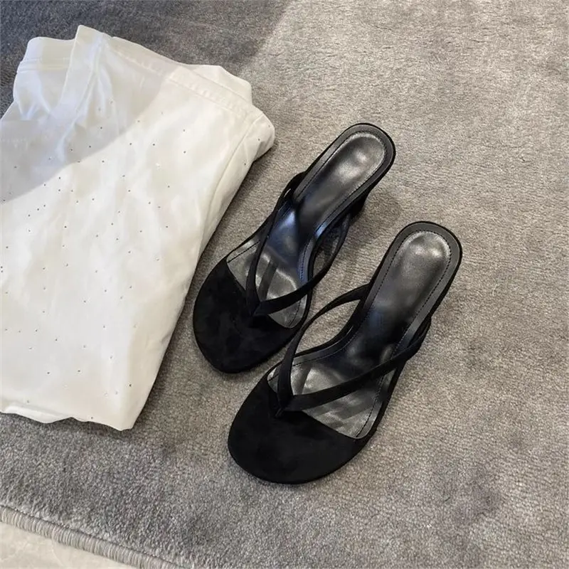 Women's Flip-Flops for Outdoor Wear, 2026 New Summer Model, Red Thong-Toe Sandals with Tapered Chunky Heels, Niche High-End Sandals for Women - Image 2