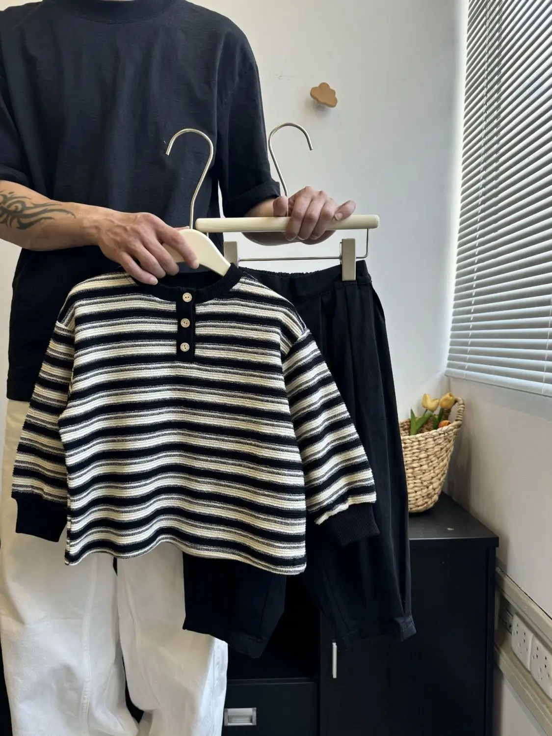 2025 Girls Striped Long Sleeve T-Shirt Set Black White — feature 3