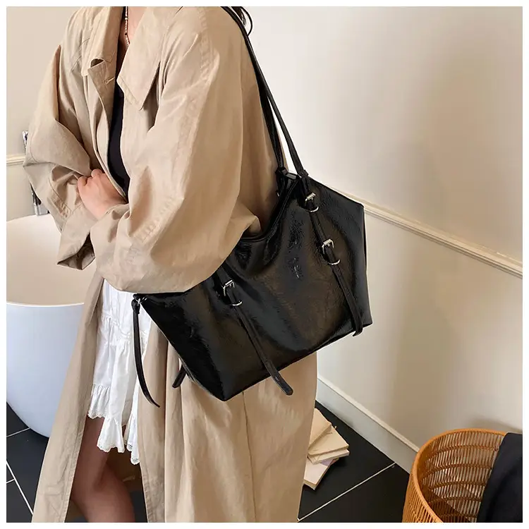 Women Retro Brown Croc Texture Shoulder Bag 2026 — feature 14