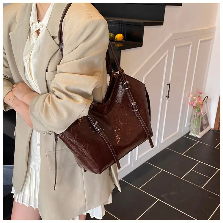 Women Retro Brown Croc Texture Shoulder Bag 2026 — feature 20
