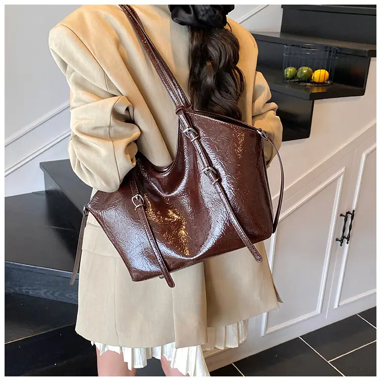 Women Retro Brown Croc Texture Shoulder Bag 2026 — feature 21