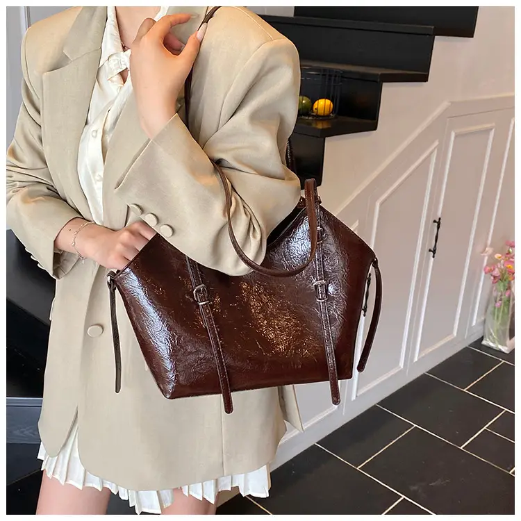 Women Retro Brown Croc Texture Shoulder Bag 2026 — feature 22