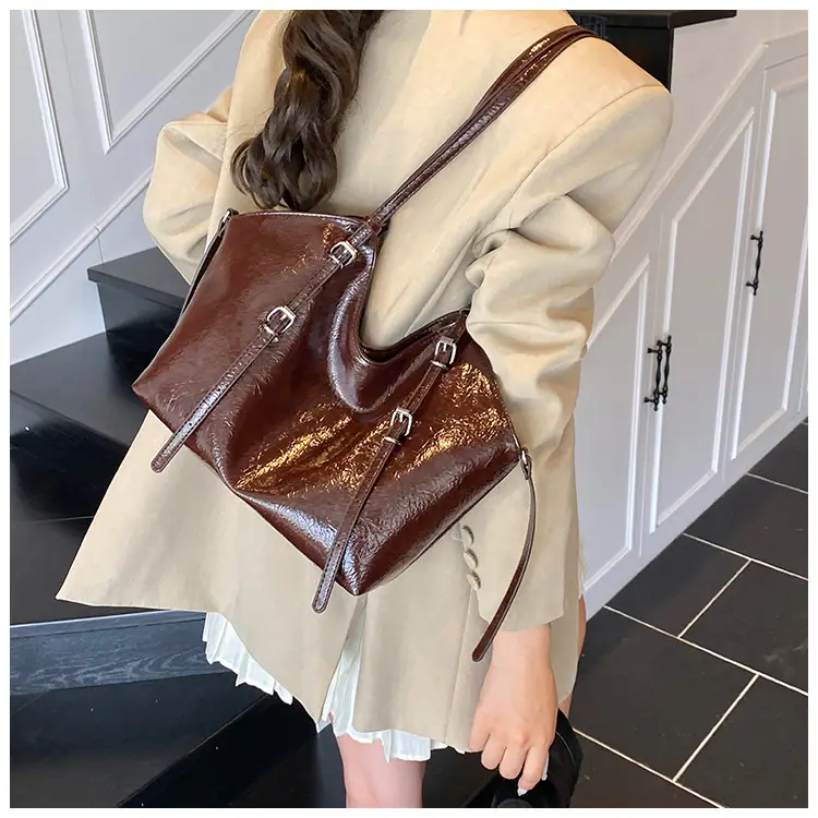Women Retro Brown Croc Texture Shoulder Bag 2026 — feature 23