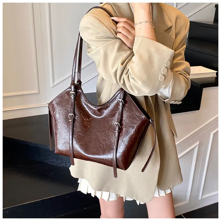 Women Retro Brown Croc Texture Shoulder Bag 2026 — feature 24