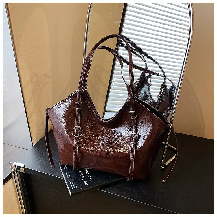 Women Retro Brown Croc Texture Shoulder Bag 2026 — feature 38