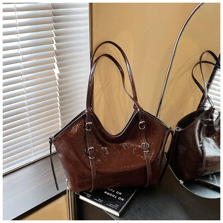 Women Retro Brown Croc Texture Shoulder Bag 2026 — feature 39