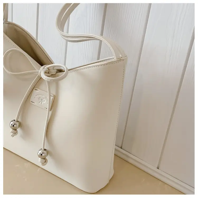 Silver High-End Women's Shoulder Bag 2025 — feature 10