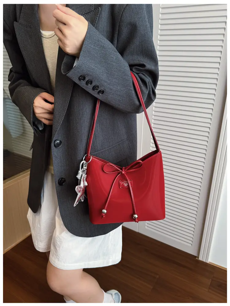 Silver High-End Women's Shoulder Bag 2025 — feature 11