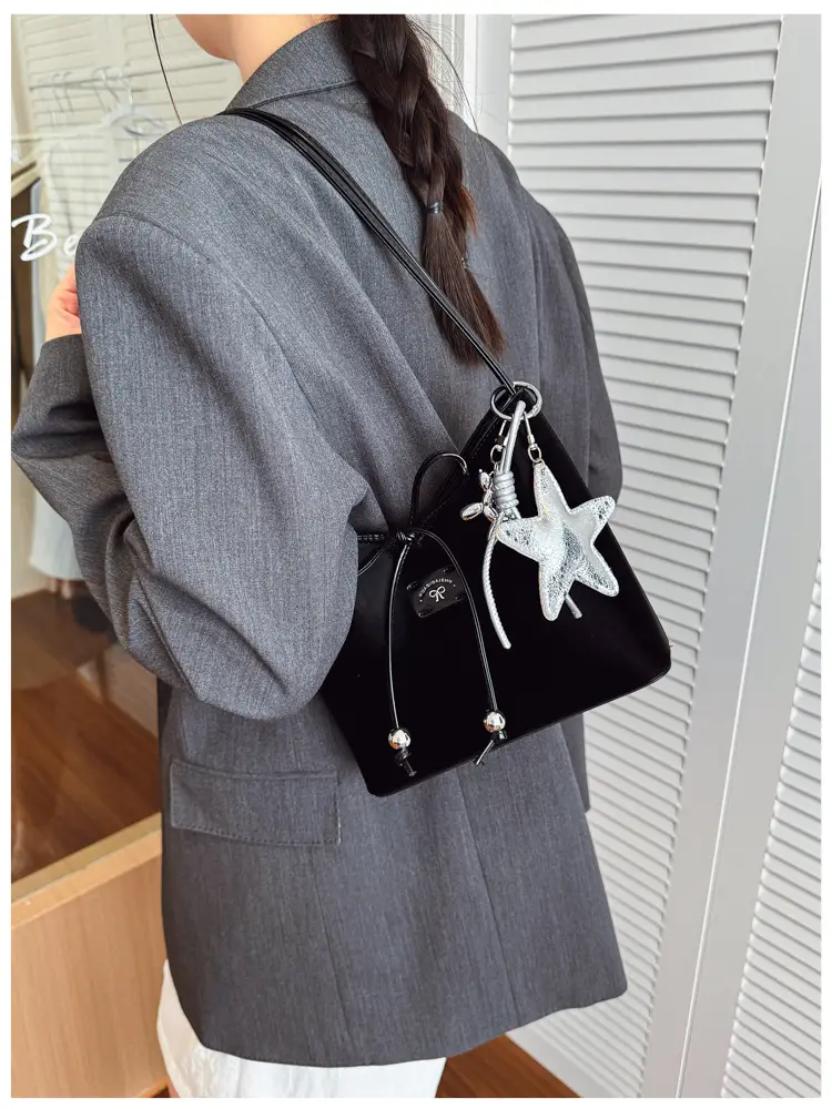Silver High-End Women's Shoulder Bag 2025 — feature 15