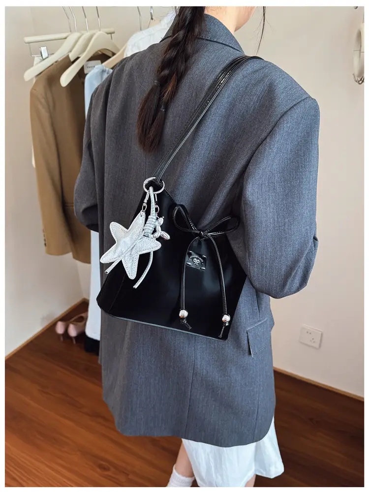 Silver High-End Women's Shoulder Bag 2025 — feature 16