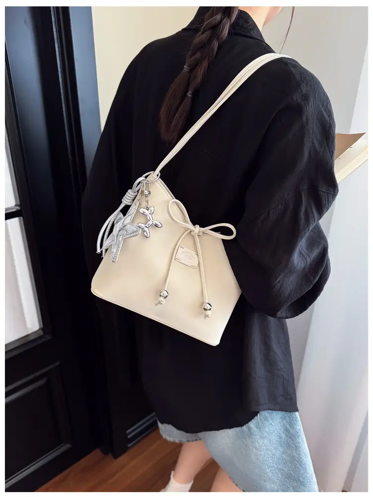 Silver High-End Women's Shoulder Bag 2025 — feature 20