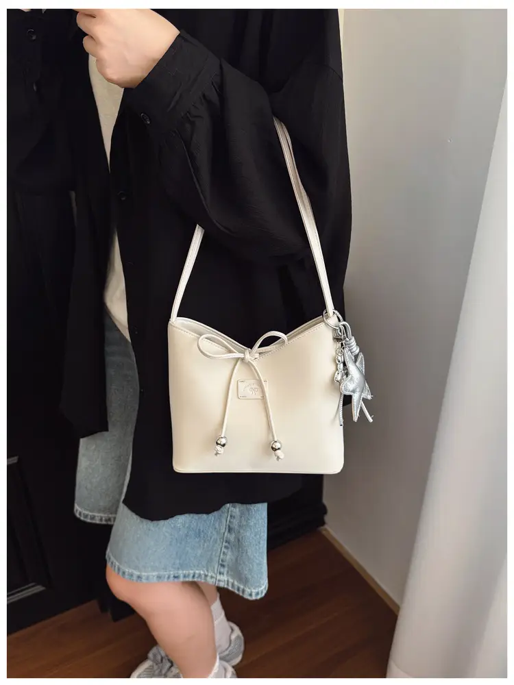 Silver High-End Women's Shoulder Bag 2025 — feature 21