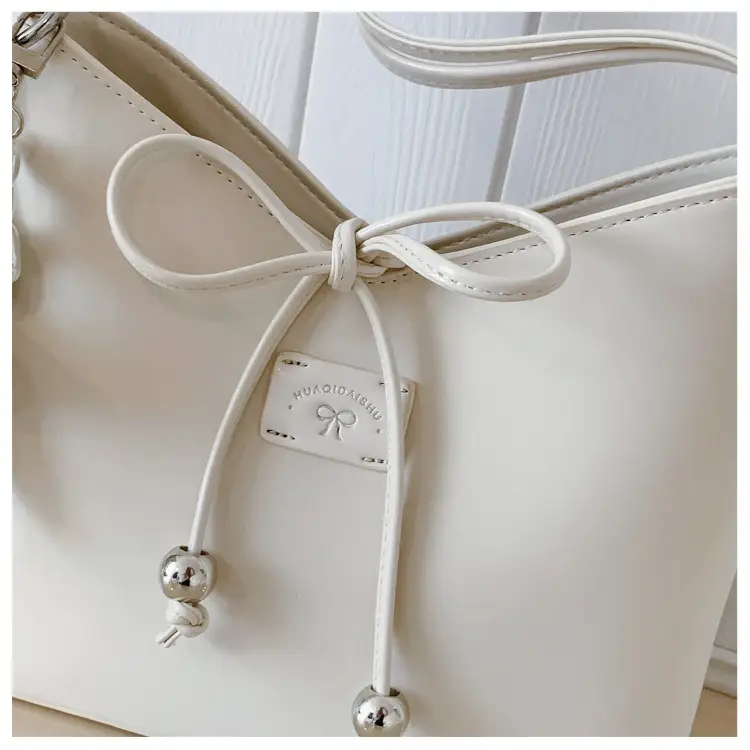 Silver High-End Women's Shoulder Bag 2025 — feature 9