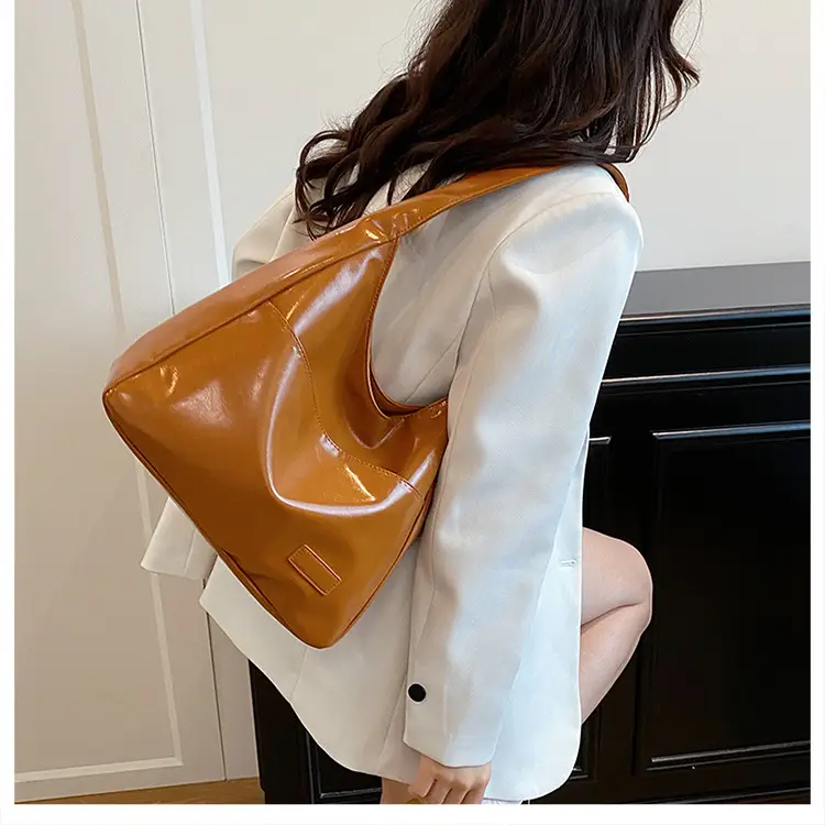 Black Large-Capacity Leather Tote Bag for Women — feature 13