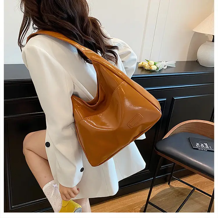 Black Large-Capacity Leather Tote Bag for Women — feature 15