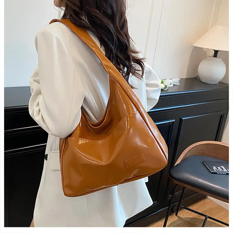 Black Large-Capacity Leather Tote Bag for Women — feature 16