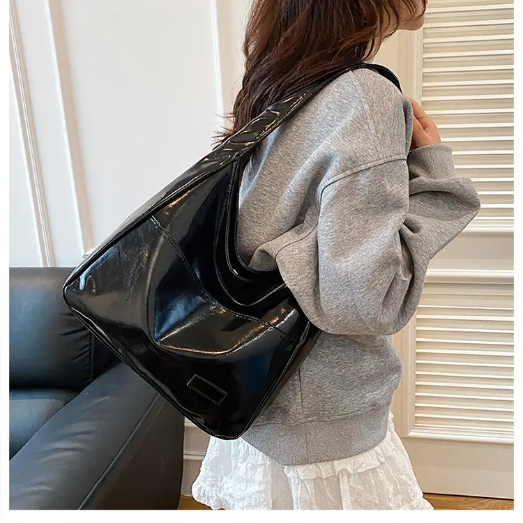 Black Large-Capacity Leather Tote Bag for Women — feature 27