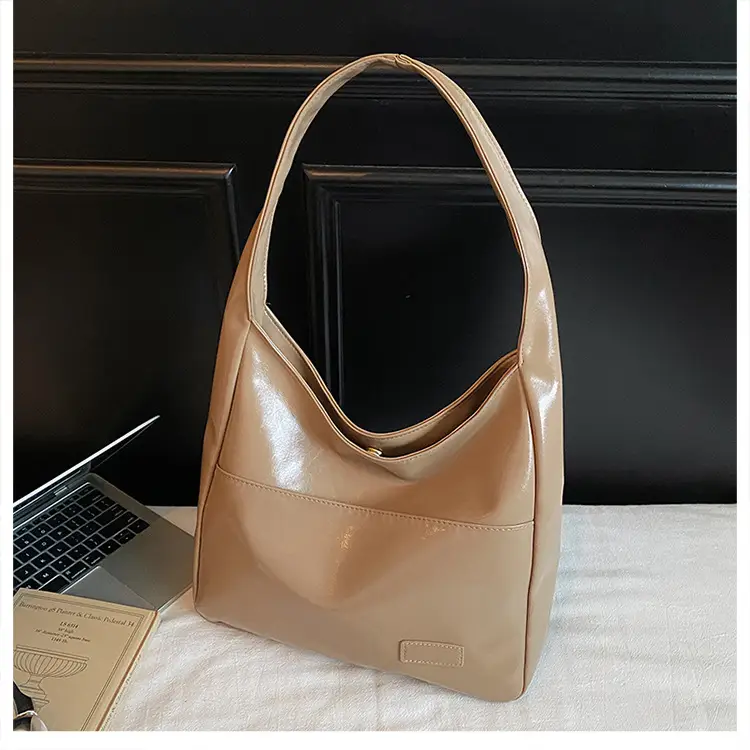 Black Large-Capacity Leather Tote Bag for Women — feature 9
