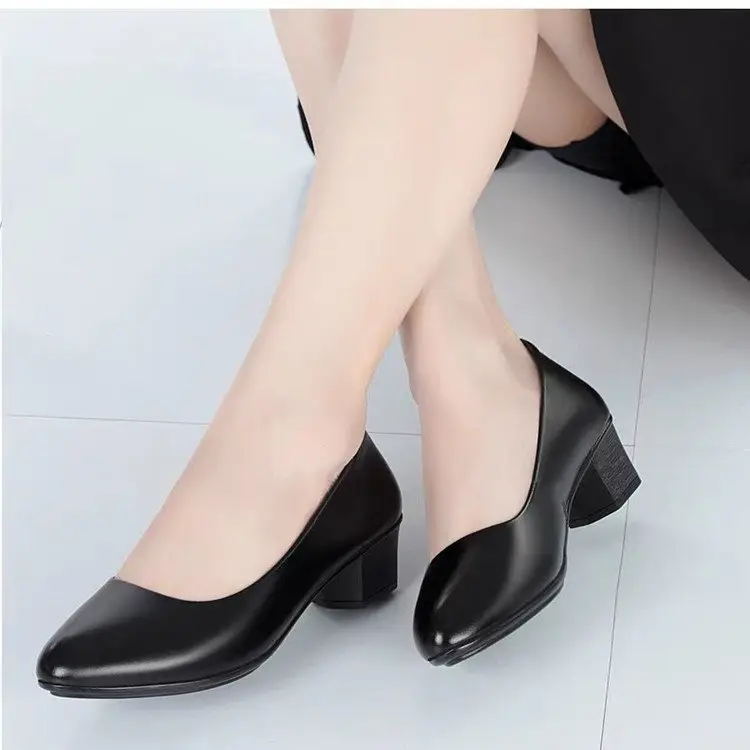 Soft Leather Soft Sole Shoes 2025 New Comfortable Mother's Shoes Middle-Aged Women's Shoes Middle-Aged and Elderly Autum Mid-Heeled Women's Leather Shoes - Image 4