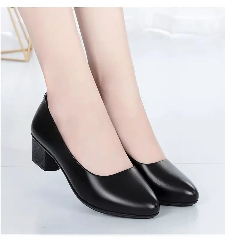 Soft Leather Soft Sole Shoes 2025 New Comfortable Mother's Shoes Middle-Aged Women's Shoes Middle-Aged and Elderly Autum Mid-Heeled Women's Leather Shoes — feature 5