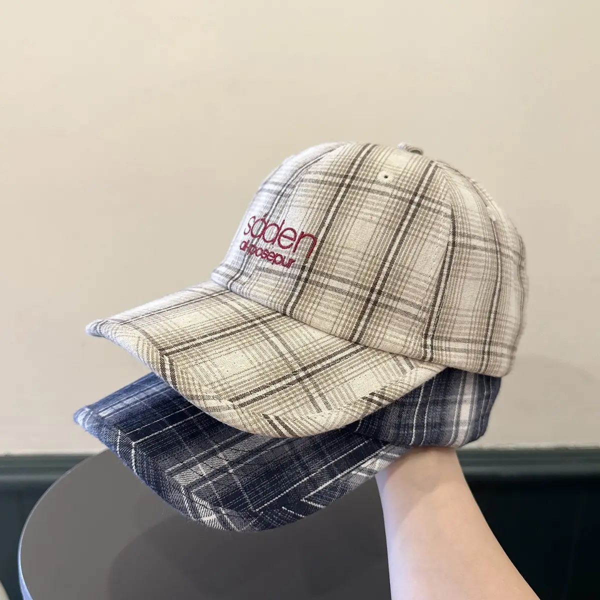 Korean Plaid Baseball Cap Women Couple's Retro Duckbill Cap - Image 6