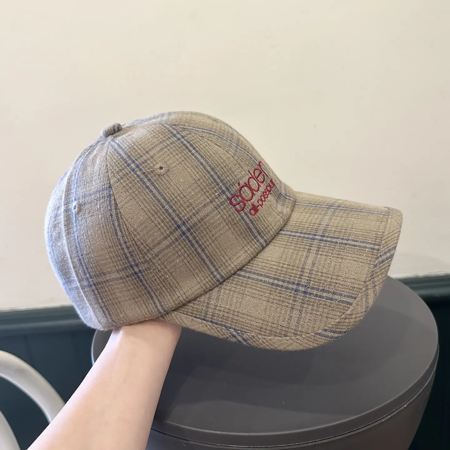 Korean Plaid Baseball Cap Women Couple's Retro Duckbill Cap - Image 4