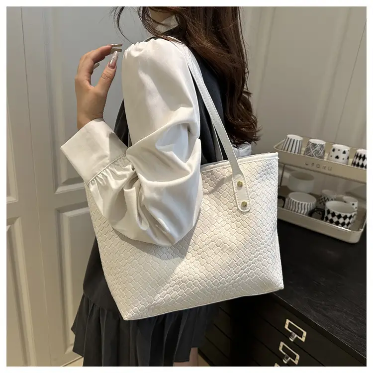 White Korean Style Large Capacity Shoulder Bag 2025 — feature 10
