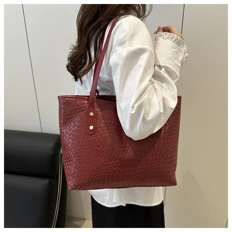 White Korean Style Large Capacity Shoulder Bag 2025 — feature 13