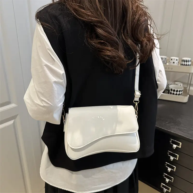 Retro Red Shoulder Bag 2025 New Fashion