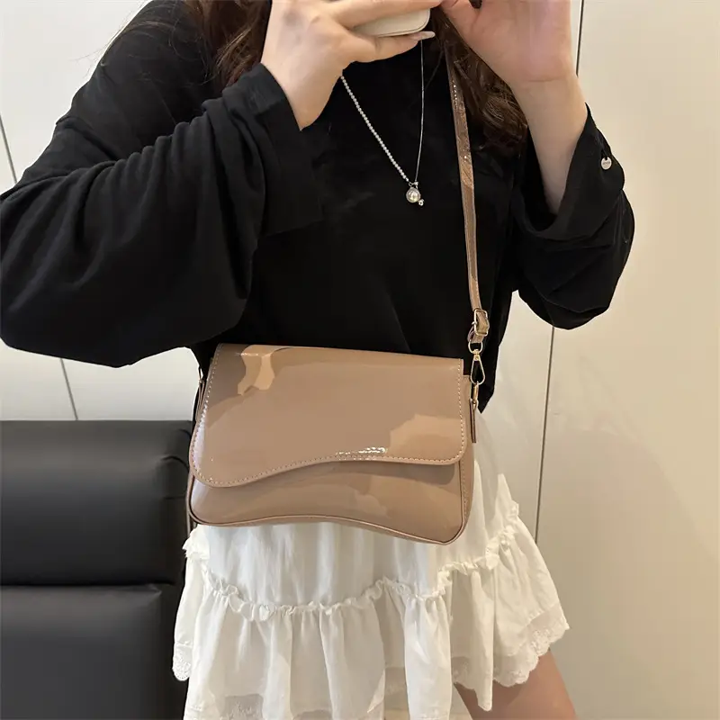 Retro Red Shoulder Bag 2025 New Fashion