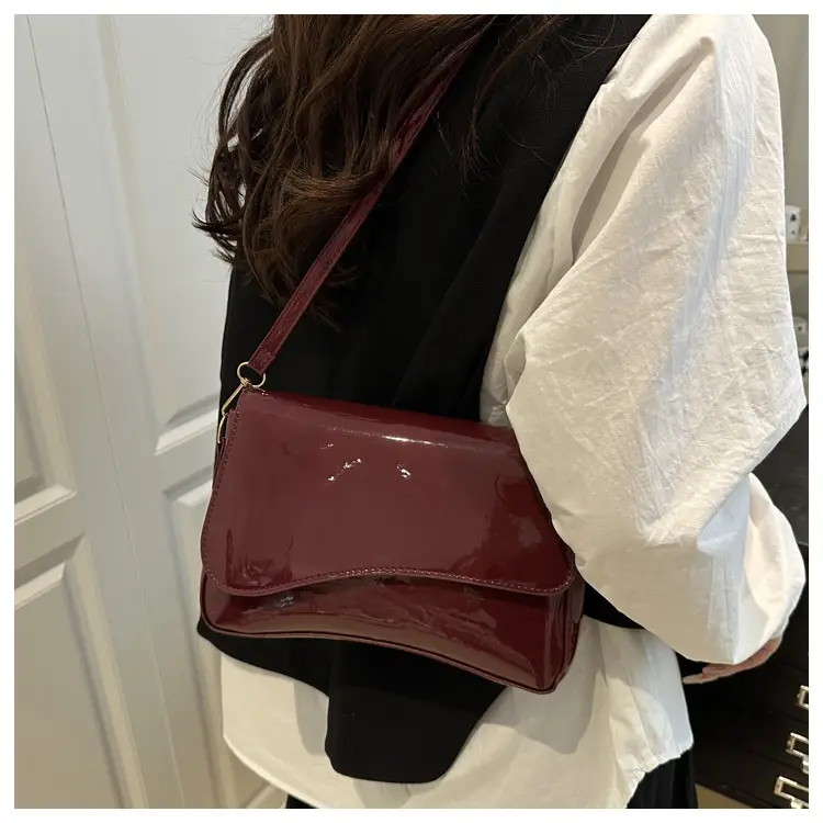 Retro Red Shoulder Bag 2025 New Fashion — feature 10