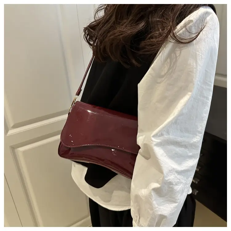 Retro Red Shoulder Bag 2025 New Fashion — feature 9