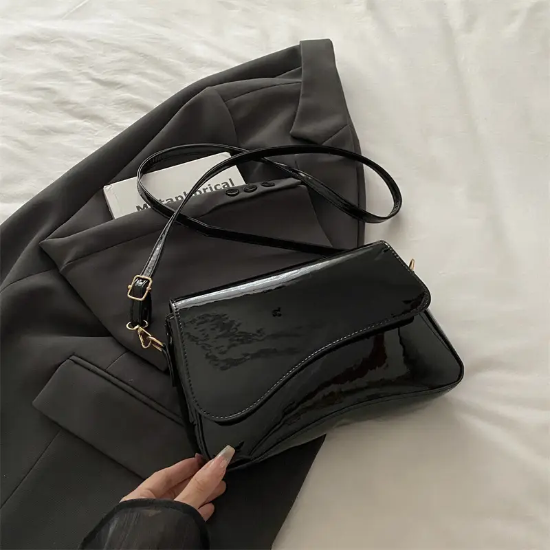 Retro Red Shoulder Bag 2025 New Fashion