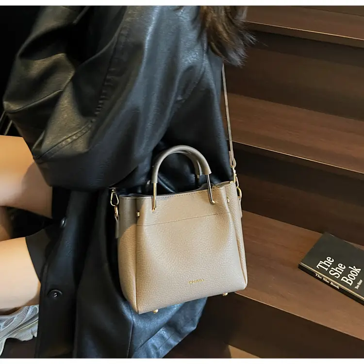 Women Retro Brown Bucket Bag Large Capacity Commuter Crossbody luggage and leather goods — feature 15