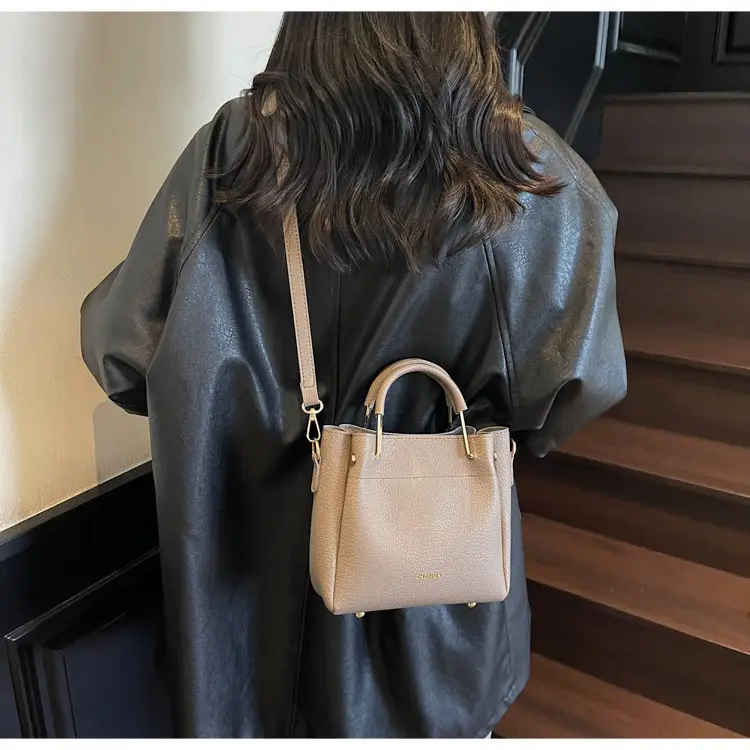 Women Retro Brown Bucket Bag Large Capacity Commuter Crossbody luggage and leather goods — feature 18