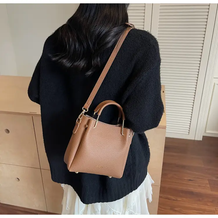 Women Retro Brown Bucket Bag Large Capacity Commuter Crossbody luggage and leather goods — feature 19