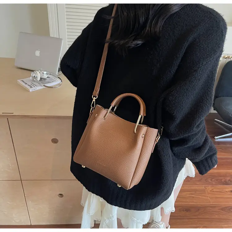 Women Retro Brown Bucket Bag Large Capacity Commuter Crossbody luggage and leather goods — feature 20