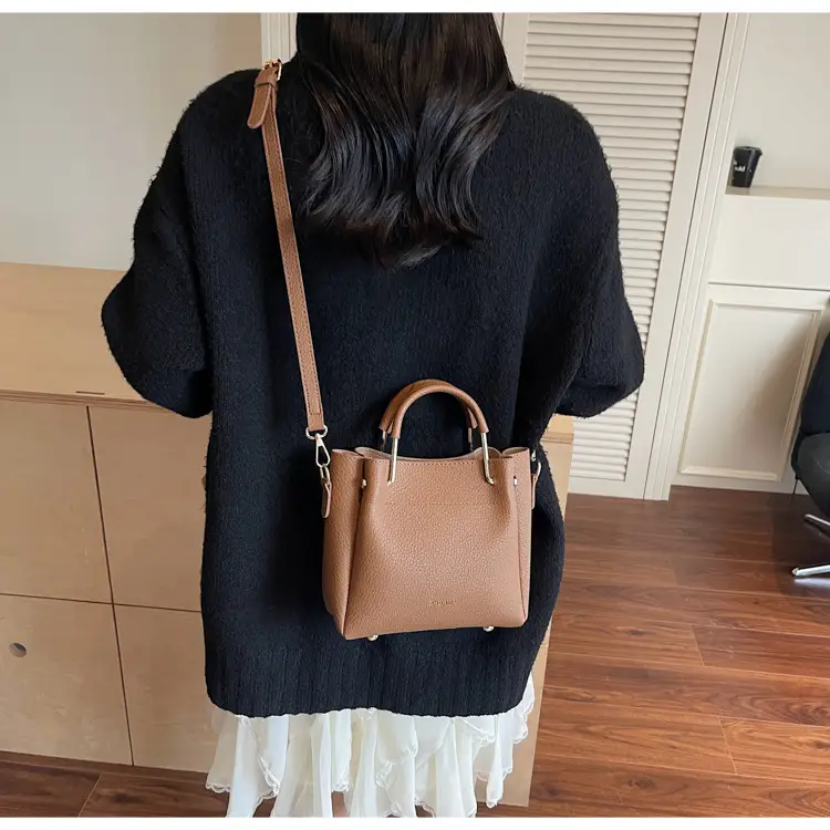 Women Retro Brown Bucket Bag Large Capacity Commuter Crossbody luggage and leather goods — feature 21