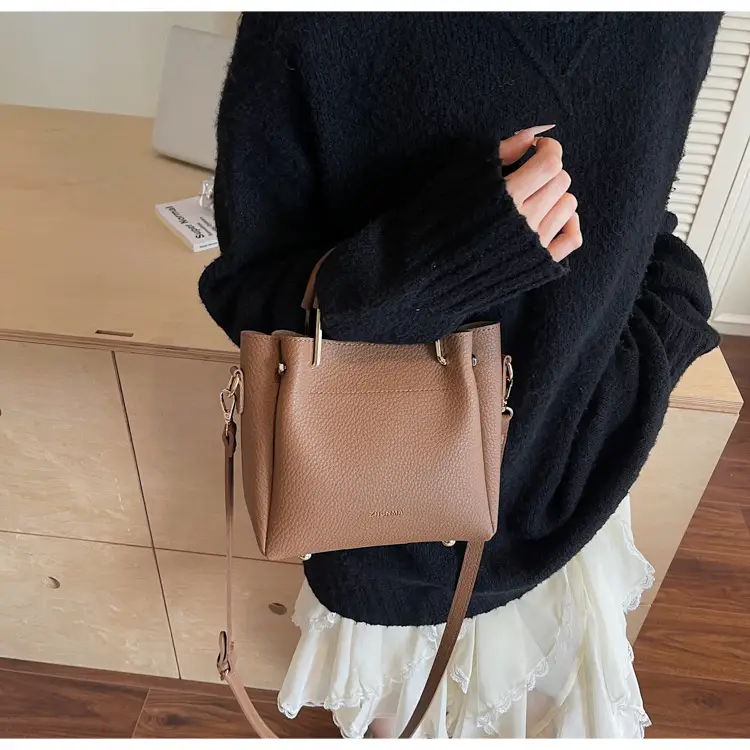 Women Retro Brown Bucket Bag Large Capacity Commuter Crossbody luggage and leather goods — feature 22