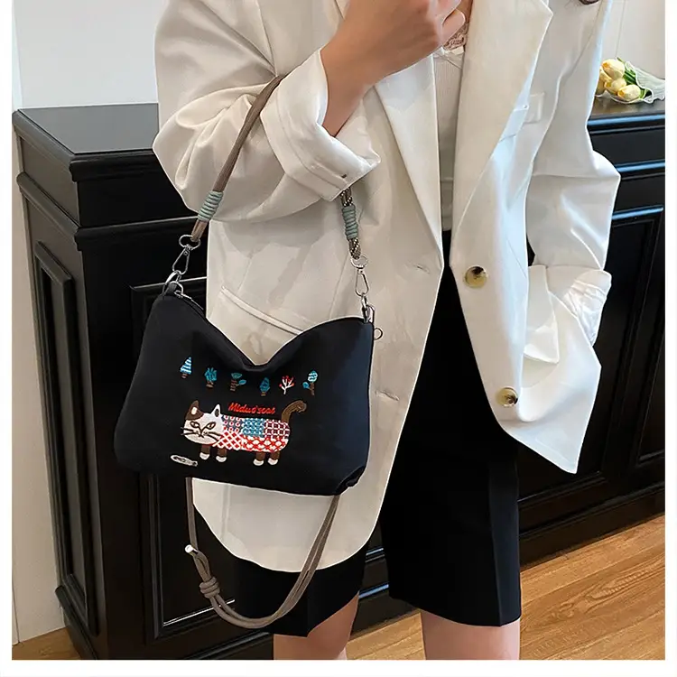Japanese Style Embroidered Cat Tote Bag Black Waterproof — feature 9