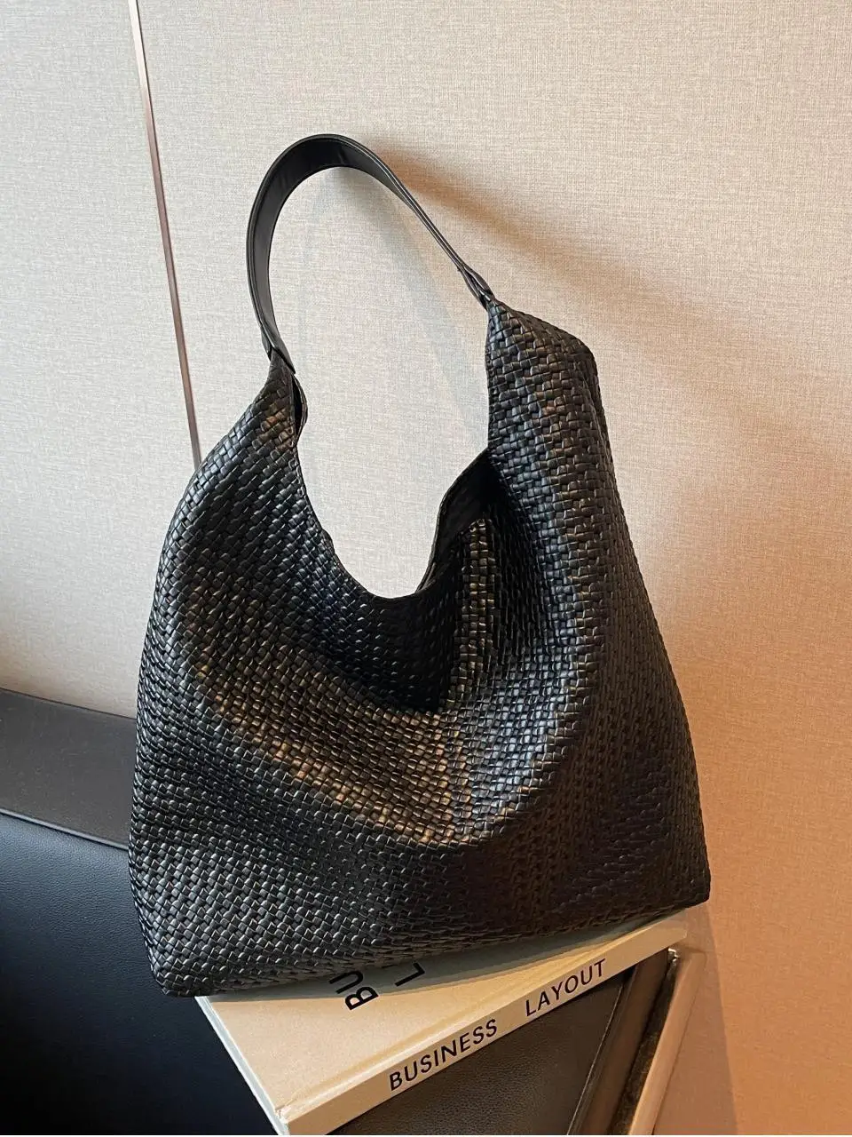 Retro Woven Leather Shoulder Bag Large Capacity Tan - Image 6