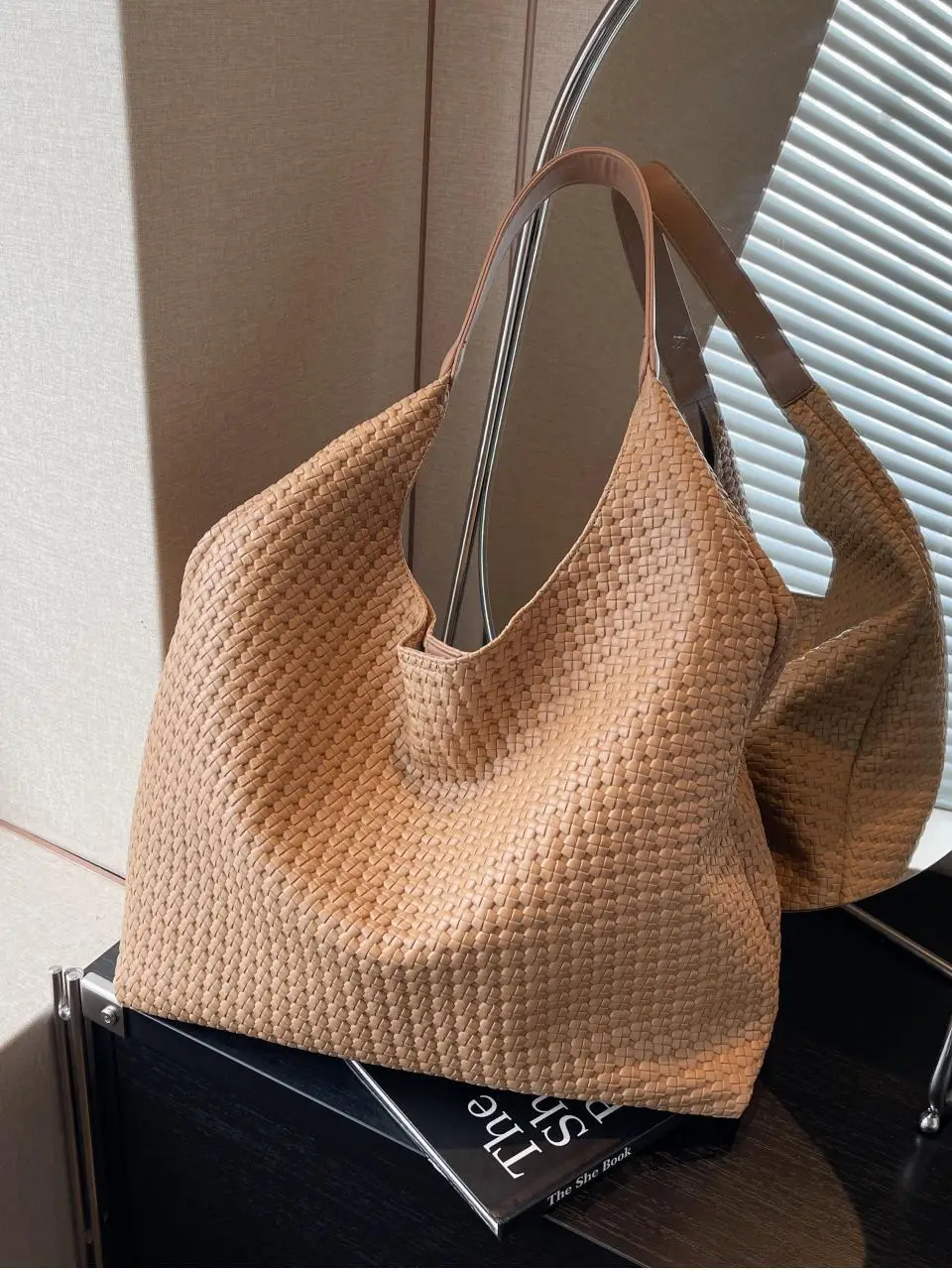 Retro Woven Leather Shoulder Bag Large Capacity Tan - Image 7