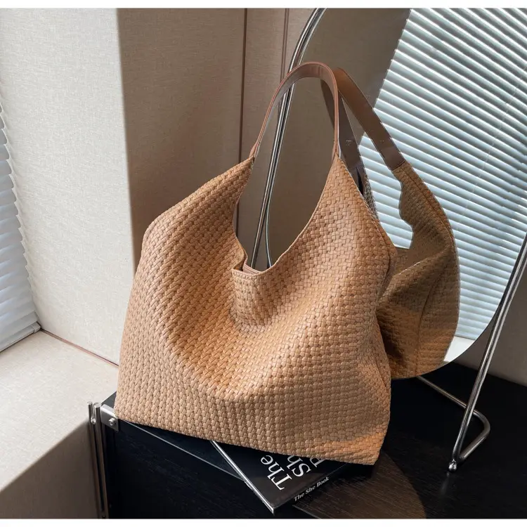 Retro Woven Leather Shoulder Bag Large Capacity Tan — feature 18
