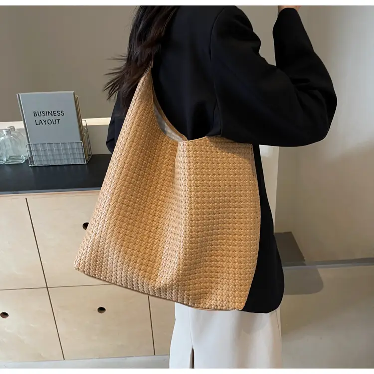 Retro Woven Leather Shoulder Bag Large Capacity Tan — feature 27