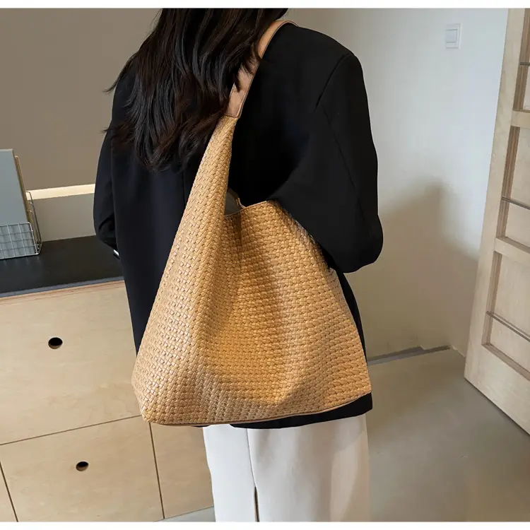 Retro Woven Leather Shoulder Bag Large Capacity Tan — feature 28