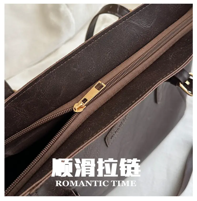 Black Leather Shoulder Bag for Women Large Capacity 2025 — feature 4